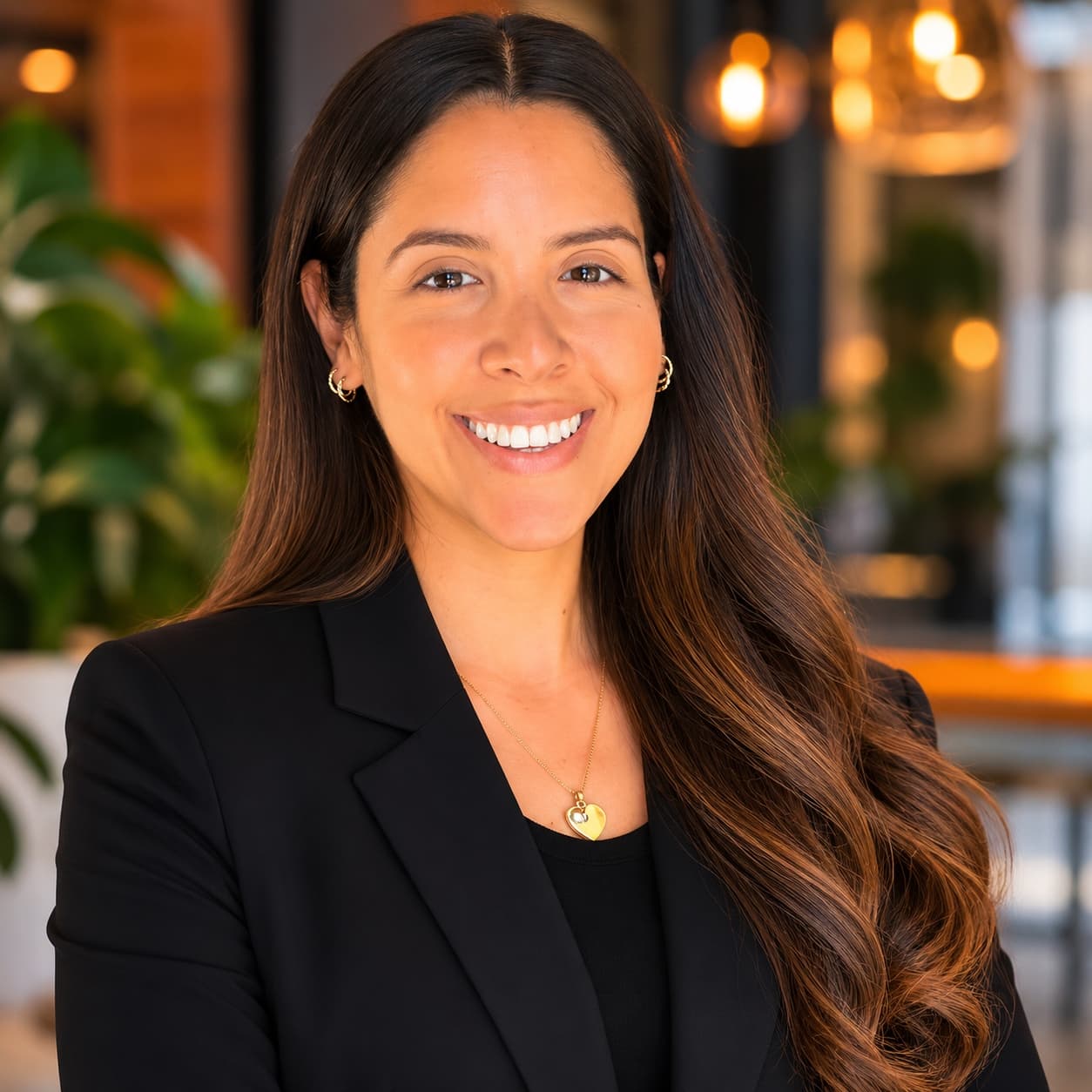 Laura Avilez — Marketing & Growth Specialist